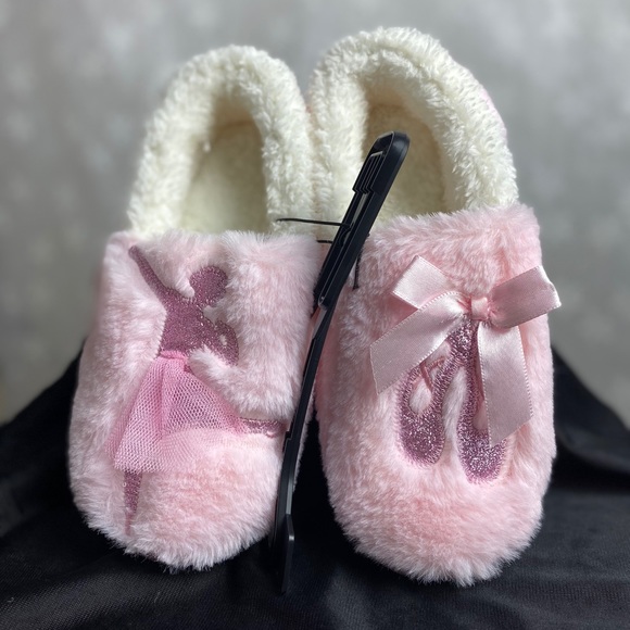 Slippers - Picture 2 of 4